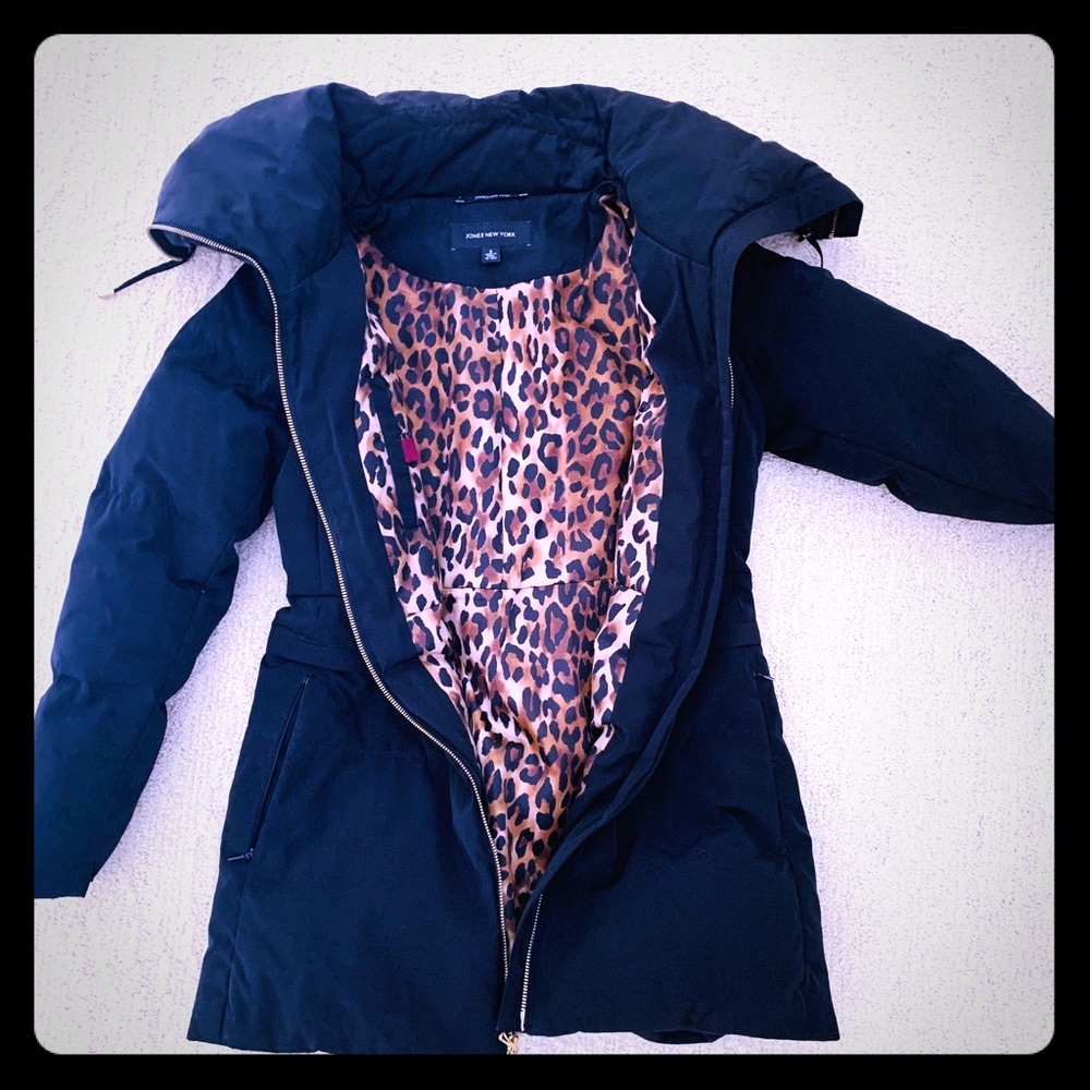 Down coat with leopard lining